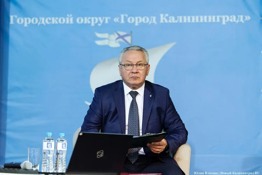Во время итогового заседания 30 июня Аминов несколько раз грубо общался с депутатами-коммунистами из‑за предложения в состав счетной комиссии. Сам он заявил, что никого не унижал и объяснил порядок обсуждения вопросов.