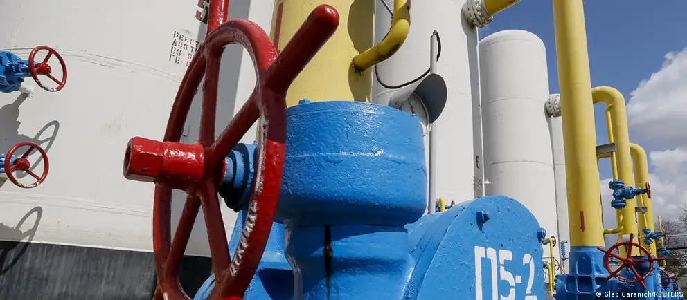Украина не продлила контракт на транзит российского газа, из‑за чего поставки через её территорию прекращены. Наибольший удар испытала Молдова; другие страны перенастроили маршруты поставок.