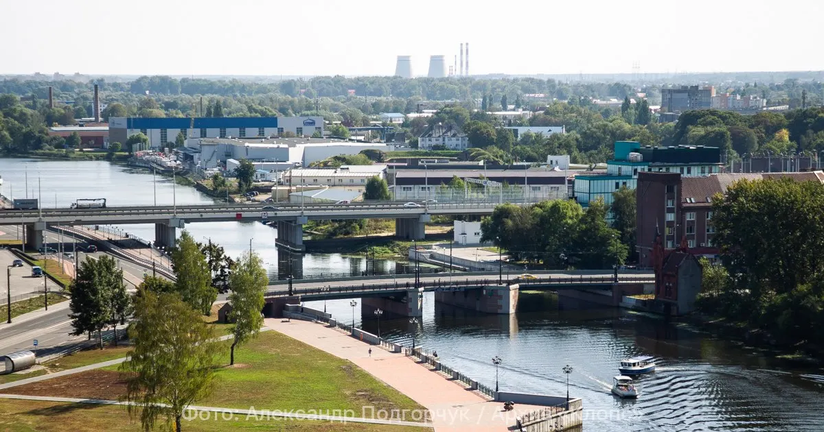 В ночь с 30 июня на 1 июля проведут техническую разводку Высокого моста на улице Октябрьской. Движение и проход будут ограничены с 23:00 до 5:00 — водителям и пешеходам советуют заранее выбирать маршрут.
