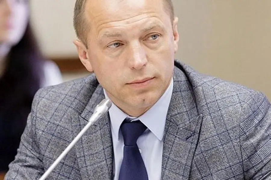 Николай Терехов, руководитель Узловского района Тульской области, по данным источников, получил предложение занять должность в правительстве Калининградской области; предполагаемый переход — в июле.