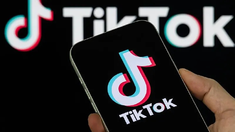 Платформу оштрафовали на 3 миллиона рублей после того, как она не удалила два ролика с якобы «пропагандой нетрадиционных сексуальных отношений». Ранее Верховный Суд признал «Международное движение ЛГБТ» экстремистской организацией и запретил его деятельность в России.