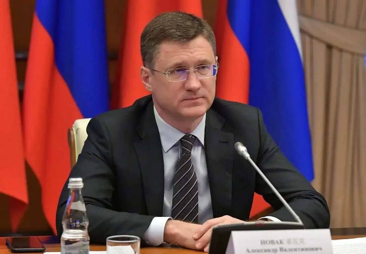 Вице‑премьер заявил, что запасы топлива в стране достаточны; ажиотаж поднял спрос на 20–30%, власти перестраивают логистику с учётом потребностей регионов.