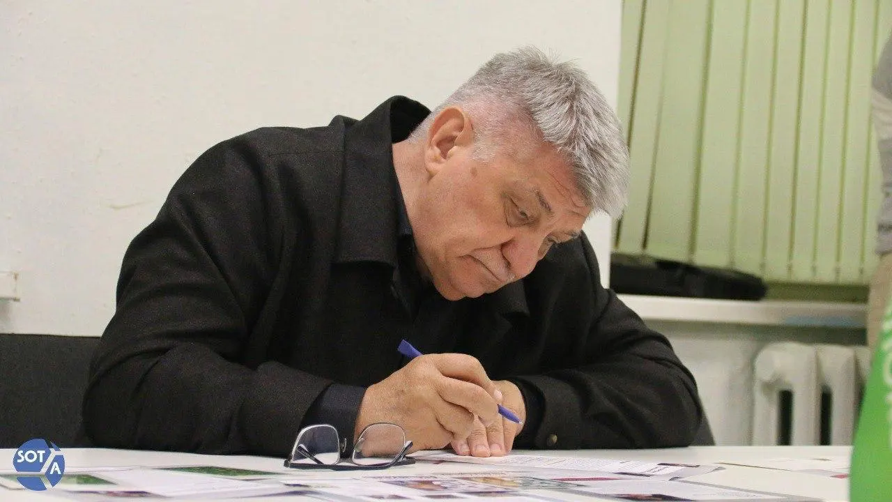 В поздравительной телеграмме президент отметил вклад режиссёра в кинематограф и воспитание молодых талантов; при этом в последние годы Сокуров сталкивается с ограничениями в прокате и был исключён из профильного совета.
