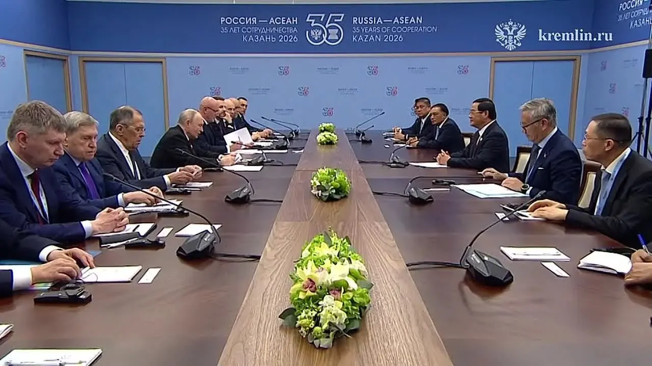 Президент обсудил развитие сотрудничества с зарубежными лидерами, поблагодарил за поздравления и подарок в честь 65-летия дипломатических отношений. Министр иностранных дел Сергей Лавров пообещал массированные удары по объектам ВСУ в ответ на действия Украины.