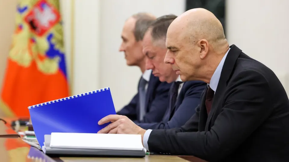 Индекс RGBI обновил минимумы, а доходности долгосрочных гособлигаций выросли до 15,5% — это реакция рынка на рост бюджетных расходов, риски инфляции и сдержанную политику Центробанка.