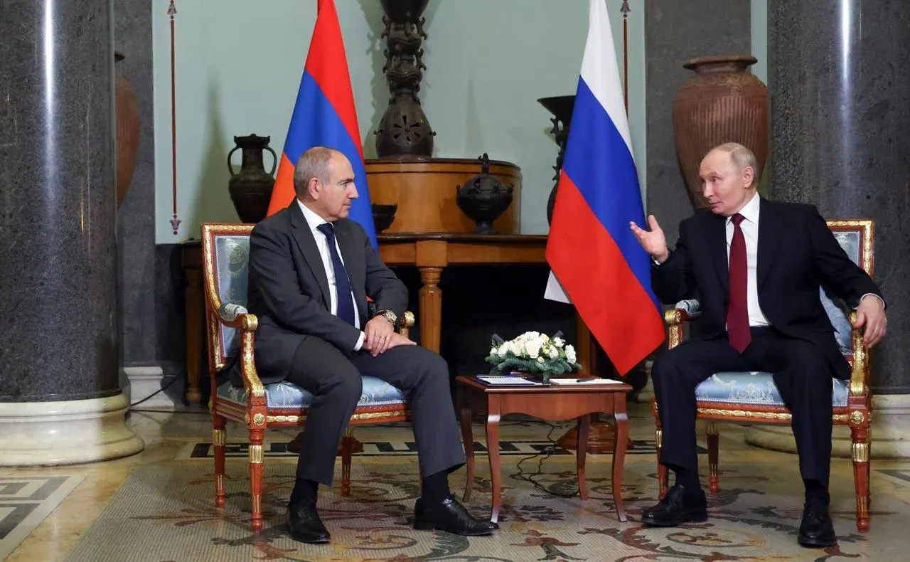 Премьер-министр Никол Пашинян предупредил, что введённые против Армении экспортные ограничения парализуют Евразийский экономический союз и при отсутствии решения могут привести к его распаду.