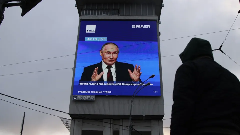 Минэкономразвития зафиксировало рост ВВП на 0,3% в январе—июне 2026 года. Военный сектор всё ещё поддерживает статистику, тогда как гражданские отрасли сокращаются; прогнозы на год пересмотрены вниз.