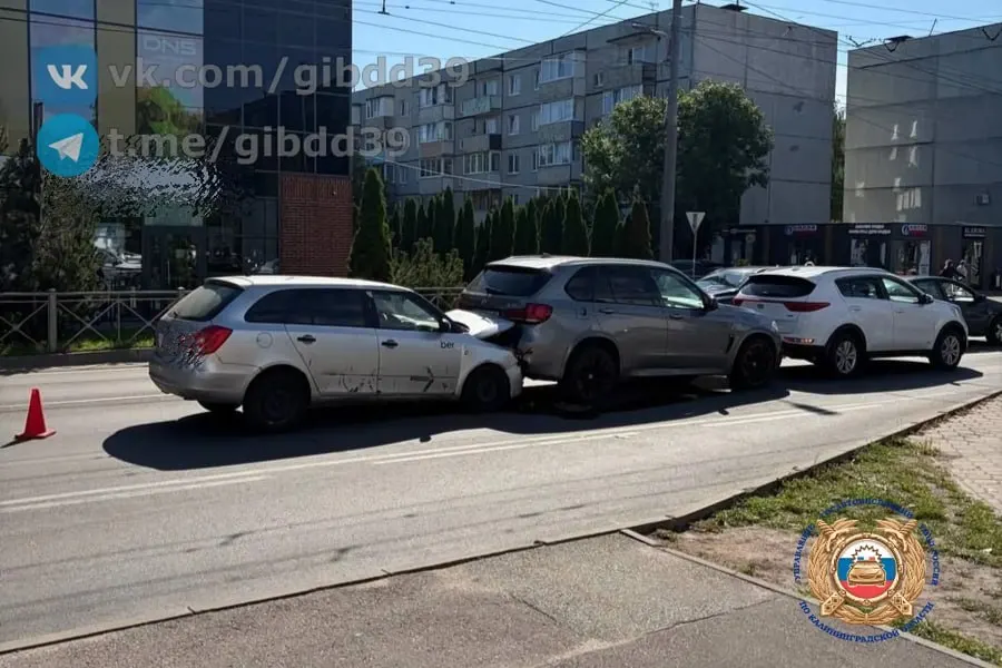 Тройное ДТП на улице Громовой в Калининграде: пострадал ребенок, его госпитализировали.