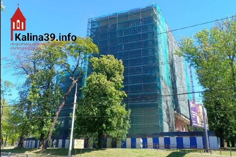 Застройщику разрешено увеличить этажность проекта в сквере у прокуратуры до 11 этажей; разрешение выдано в 2013 году и продлено до 2026 года.