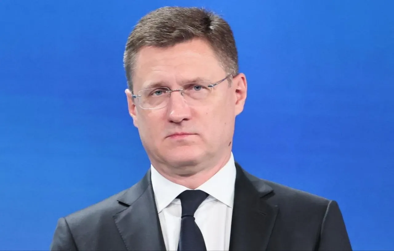 Вице-премьер Александр Новак поручил Минэнерго и ФАС усилить контроль за ценами на независимые АЗС.