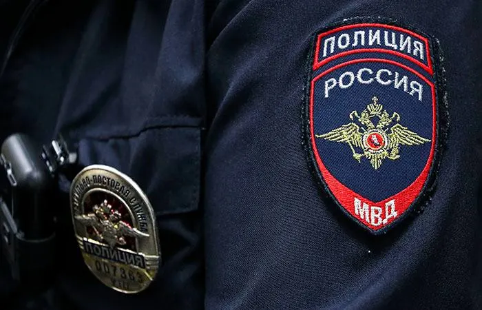 78-летний охранник склада на Староорудийной улице ранил 14-летнего школьника из пневматического оружия; по факту возбуждено уголовное дело по ч. 2 ст. 115 УК РФ, ему грозит до двух лет лишения свободы, оружие изъято.