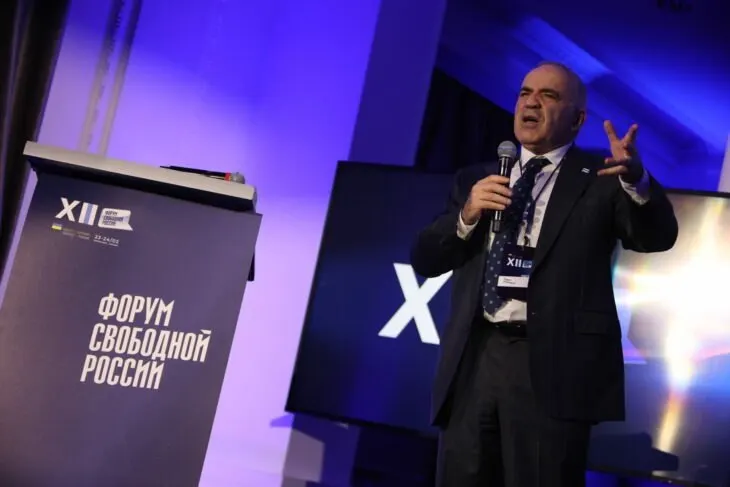 Форум обсуждает грядущие выборы в Госдуму как иллюзию конкуренции и критикует проведение кампании на территориях, подконтрольных России.