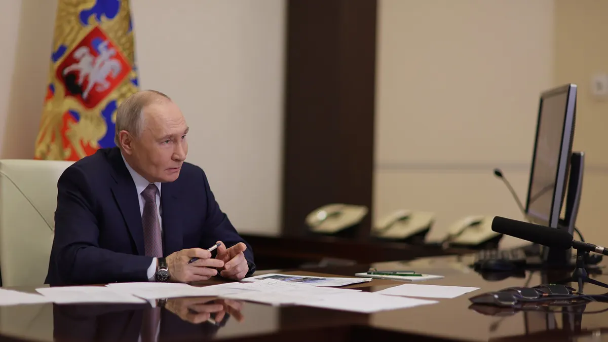 Указ предусматривает возможность введения внешнего управления на объектах критической инфраструктуры Российской Федерации при отсутствии мер по их защите. Документ опубликован на портале правовых актов и вступил в силу после официальной публикации.