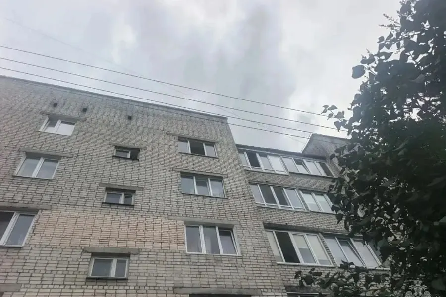 Полиция Калининградской области выясняет обстоятельства падения трехлетнего мальчика из окна жилого дома на ул. Машиностроительной.