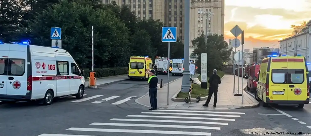 Вечером 1 августа у ресторана в центре Москвы прогремел взрыв. По последним данным, погибли несколько человек, власти квалифицировали произошедшее как теракт; рассматривается версия о покушении на главнокомандующего Воздушно-космическими силами.