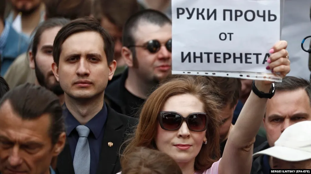 Масштабная блокировка VPN-сервисов привела к техническим сбоям у некоторых пользователей и вызвала дискуссии о дальнейших шагах властей в борьбе с обходом ограничений.