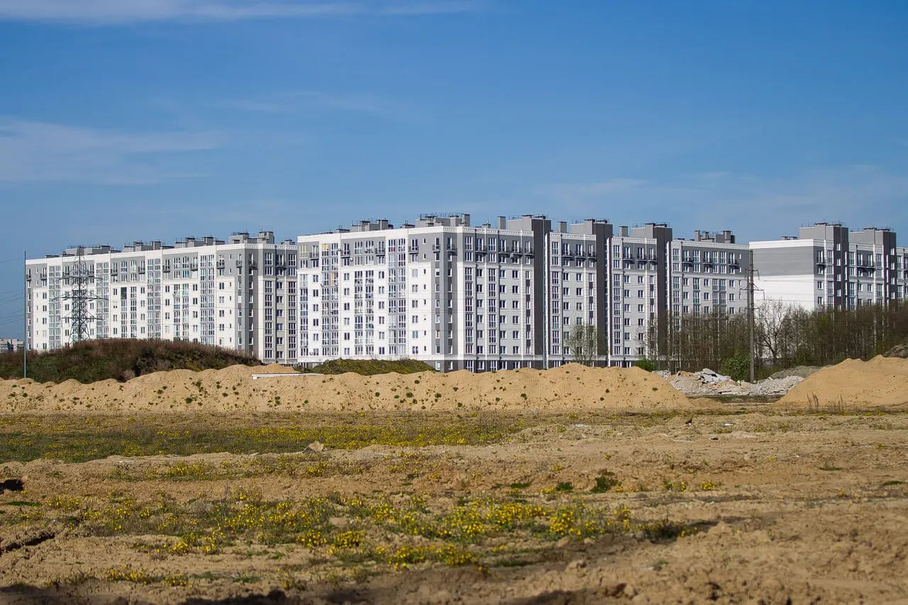 В Калининградской области просрочка по ипотеке на новостройки выросла на 20% за первое полугодие 2026 года, при этом общий ипотечный портфель снижается как в регионе, так и в стране.