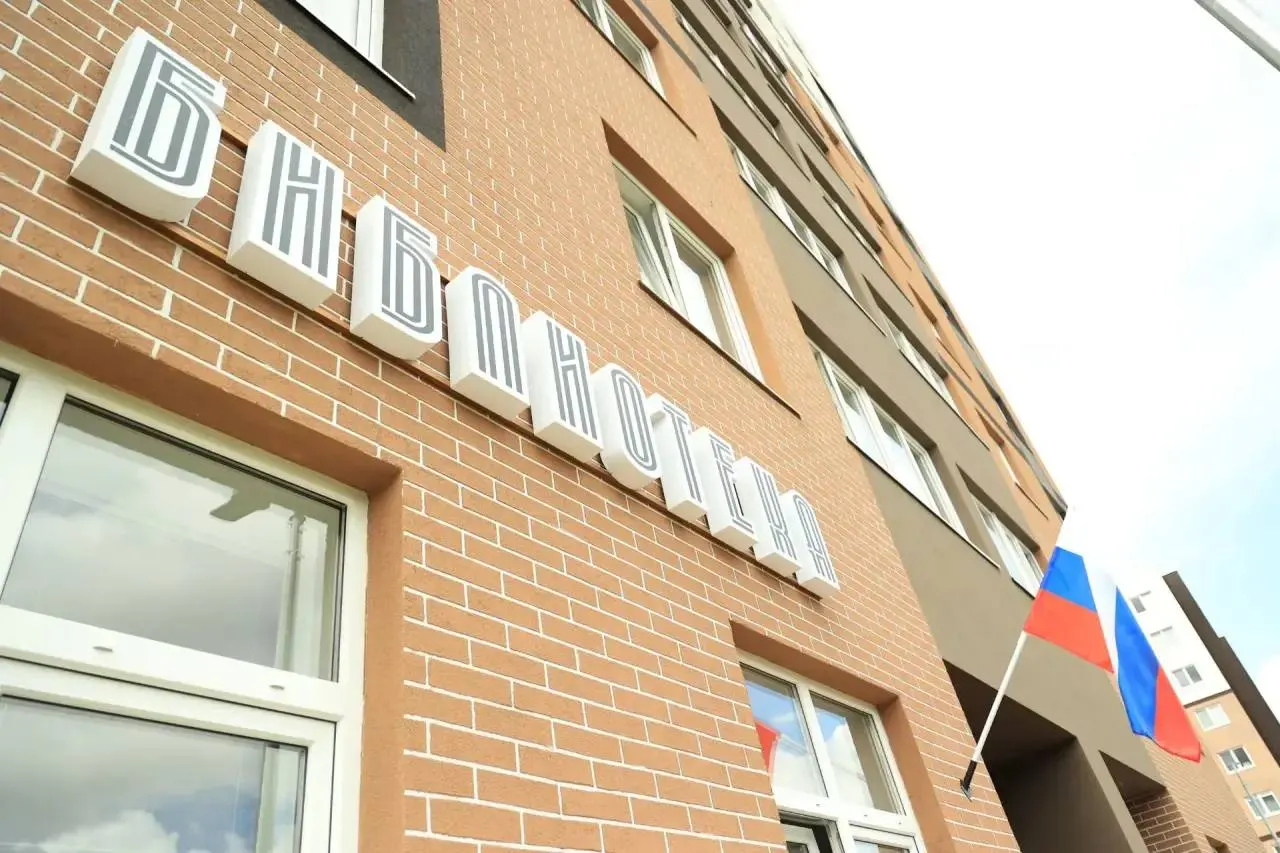 Новое культурное пространство на первом этаже жилого дома предлагает читальный зал, конференц-залы и площадку для мероприятий.