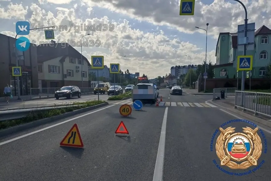На пешеходном переходе по улице Аэропортной подросток получил травмы; сотрудники ГИБДД устанавливают обстоятельства ДТП.