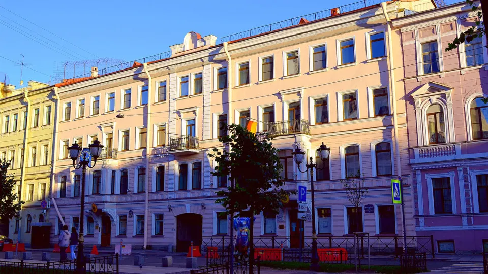 Российские власти объявили о прекращении функционирования Генконсульства Германии в Санкт‑Петербурге и закрытии центров Гёте в России, а также о мерах против немецких дипломатических и культурных учреждений на фоне нарастания напряжённости в отношениях между Москвой и Берлином.