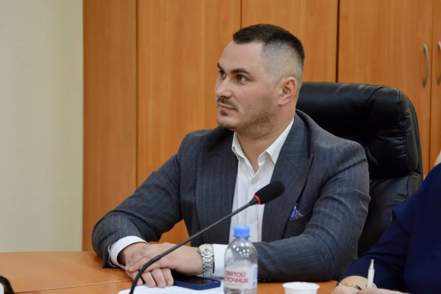 После назначения Сергея Яцкова на пост главы округа в Славске ситуация стала постепенно улучшаться: появились первые признаки перемен и перспективы.