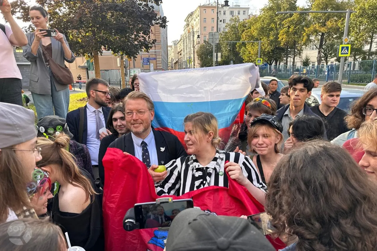 Верховный суд принял решение не передавать надзорную жалобу на отмену регистрации списка кандидатов на выборы в Госдуму; партия планирует обратиться в Конституционный суд.