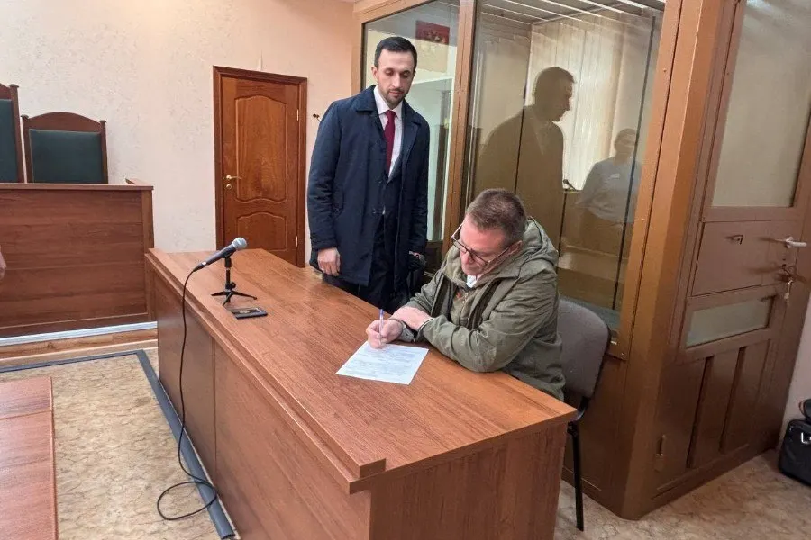 Директор заповедника заключён под стражу на месяц после заседания суда; следствие утверждает, что он нарушал запреты суда и использовал скрытые методы во время переговоров.