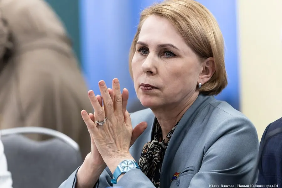 Экс-замглавы администрации Светлогорска Лариса Швалкене сохранила должность первого вице-спикера Законодательного собрания Калининградской области; за её кандидатуру проголосовало большинство депутатов на первом заседании нового созыва.