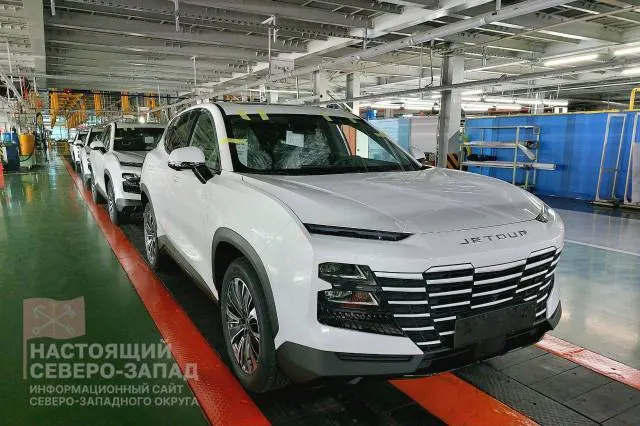 В Петербурге планируют запустить сборку кроссоверов Jetour под новым названием Votour, в то же время часть выпуска может уйти из Калининграда. Обсуждается перераспределение мощностей и влияние на сотрудников и подрядчиков.