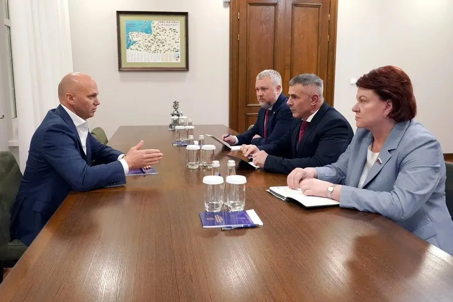 Депутат регионального округа стал членом комитета Госдумы по молодежной политике; формируется состав представительства Калининградской области.