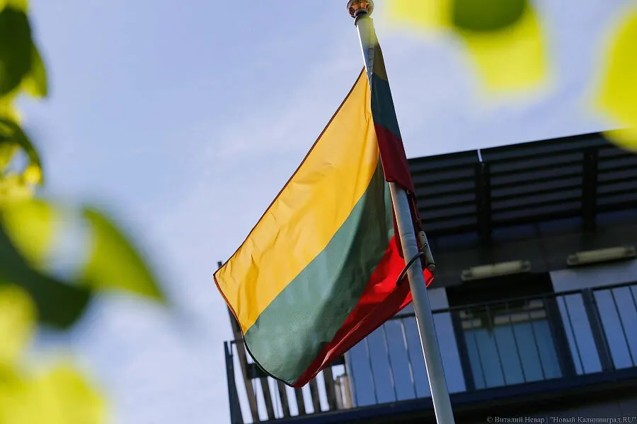Поправка о сокращении времени транзита россиян через Калининградскую область до шести часов не прошла; парламент сослался на требования Евросоюза.