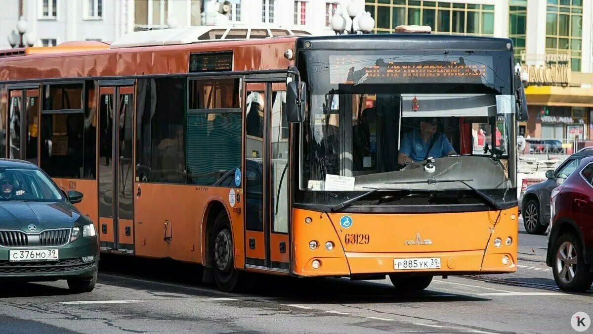 С 15 октября автобусы №35 будут курсировать по обновлённому маршруту через Арсенальную, Пехотную и другие районы, после завершения ремонта Орудийной маршрут частично заменит 26-й.