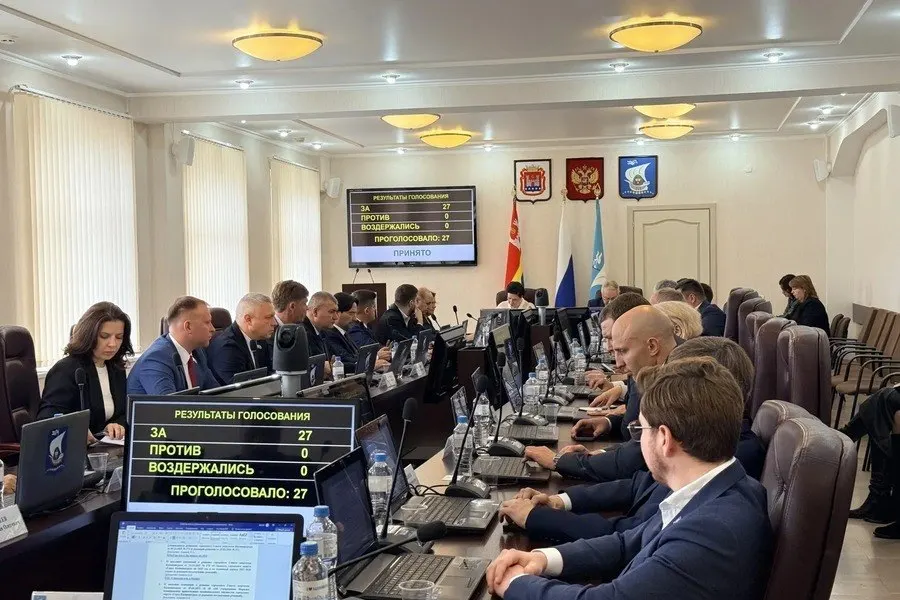 Депутаты Калининградского городского совета приняли решение о досрочном прекращении полномочий депутата округа №30 Михаила Симонова. Дополнительные выборы запланированы на ближайший единый день голосования в 2027 году.