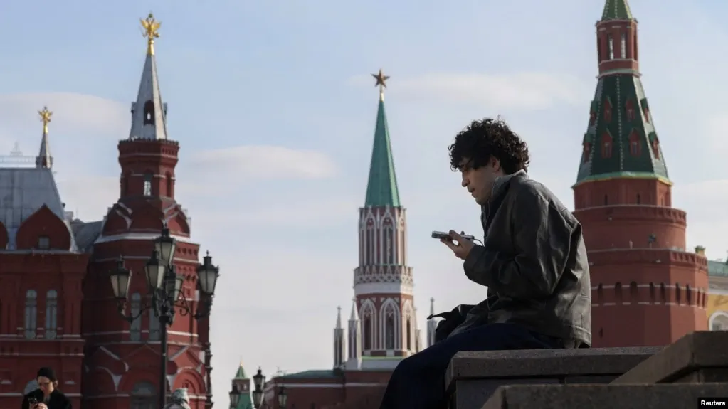 Законопроект предусматривает идентификацию детей в социальных сетях и сокращение их онлайн‑времени в целях защиты несовершеннолетних.
