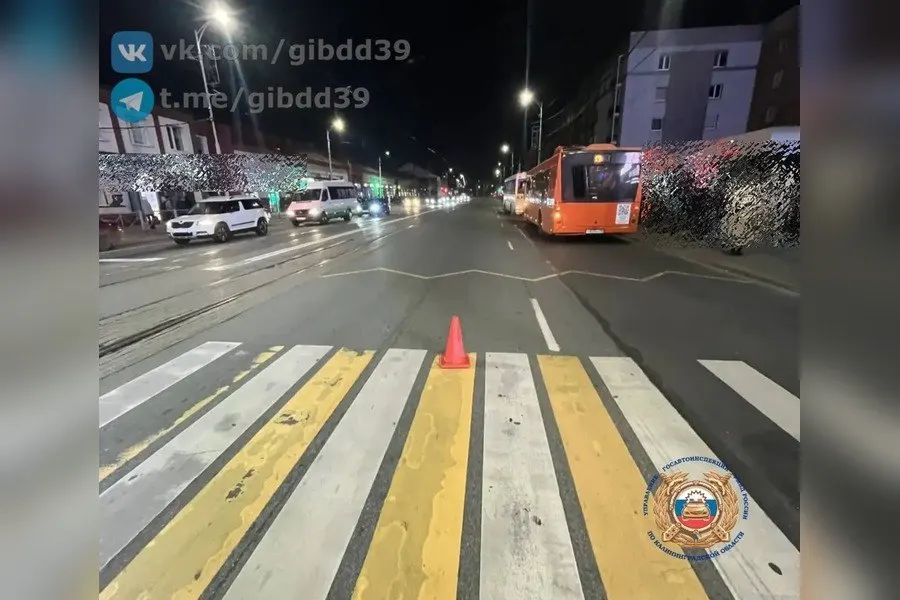 ДТП произошло вечером 17 октября у дома 30А по улице Черняховского. Пострадавшего пешехода доставили в больницу; обстоятельства происшествия устанавливают сотрудники ГИБДД.