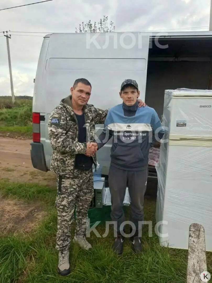 33-летний житель Калининградской области переехал в Калининград ради любви, устроился в приюте «Тимвилль» и получил тёплый дом; местные жители передали ему и приюту одежду и бытовую технику.