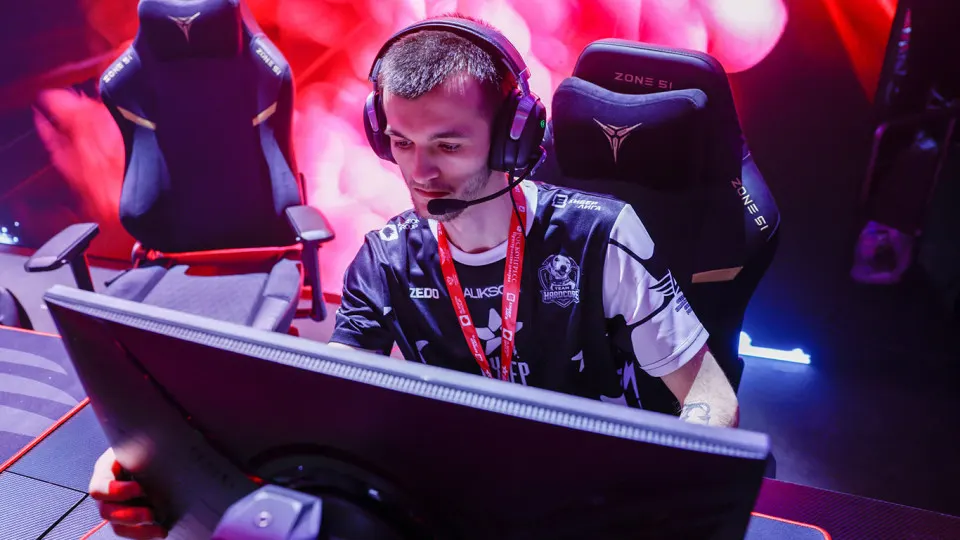 Глава комитета по развитию гражданского общества предложила ввести для видеоигр прокатные удостоверения и поддерживать разработчиков, создающих игры с «традиционными ценностями». В Госдуме идут законодательные инициативы и обсуждаются штрафы, на фоне роста рынка и ухода ряда зарубежных издателей.