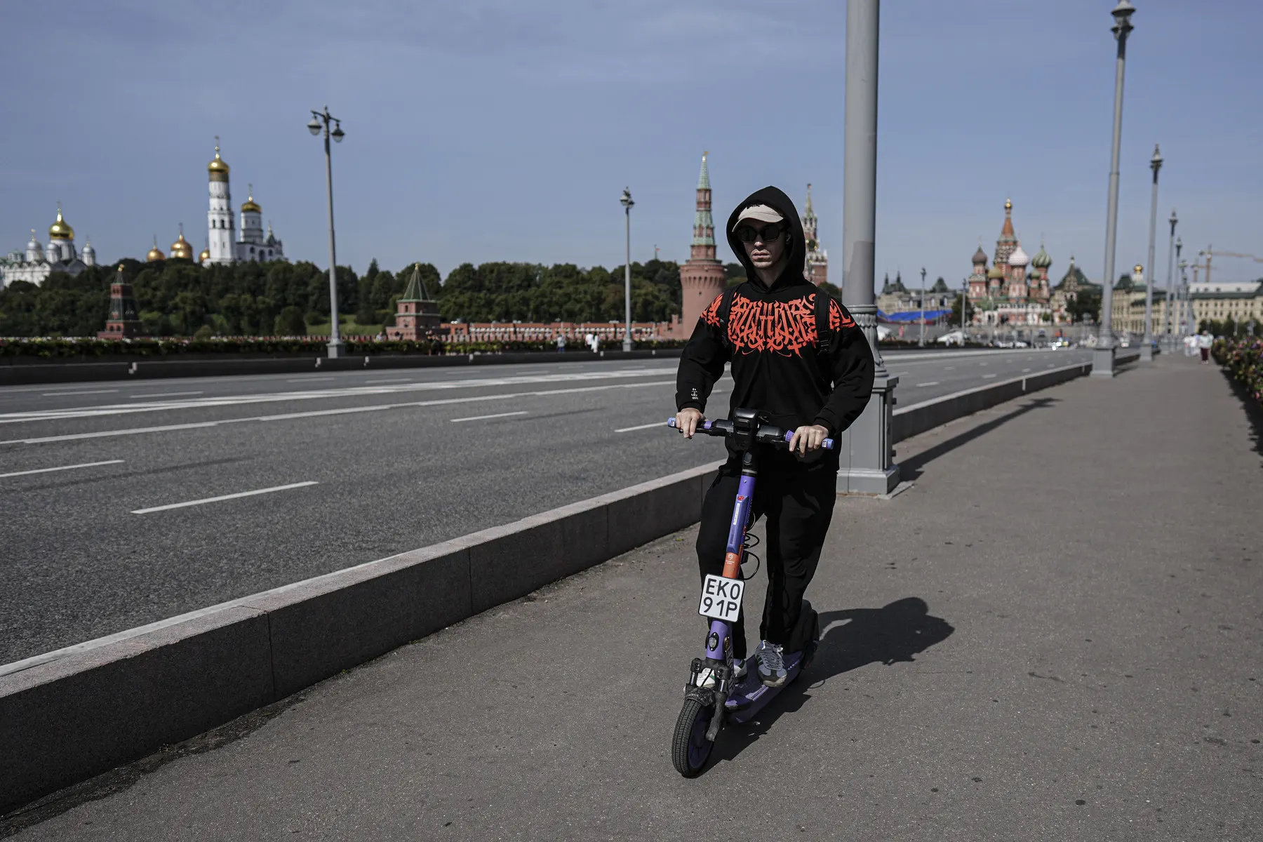 В научной работе МАДИ предлагается связать аренду электросамокатов и каршеринг в Москве с использованием мессенджера Max, а также обязать фиксировать через него поездки владельцев личных СИМ.