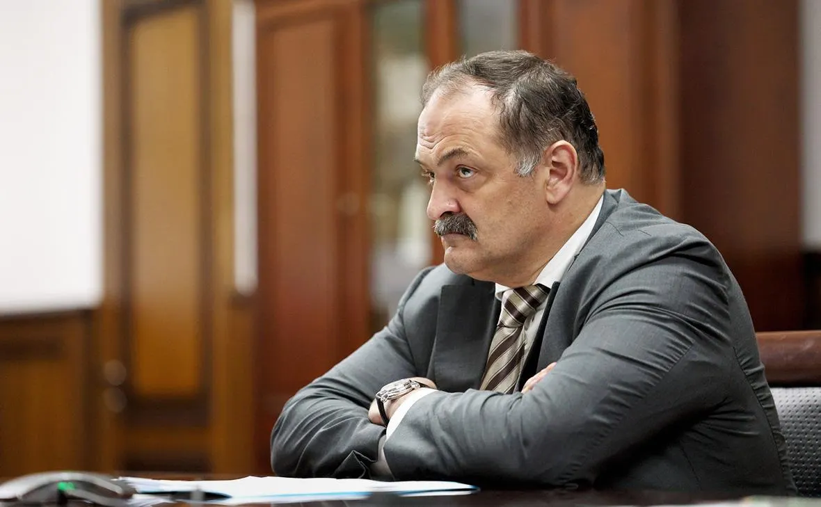 Президент заявил, что срок Сергея Меликова заканчивается в сентябре и он уходит на другую работу; в республике предложили кандидатуры на пост главы и председателя правительства.