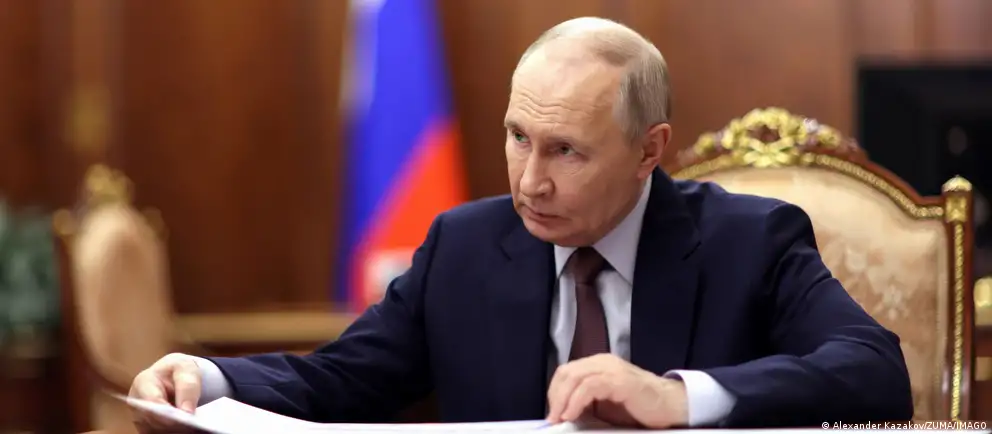 Подписанный президентом закон отменяет контроль за сделками, совершенными до назначения на госдолжность и до брака, и меняет порядок декларирования доходов семей госслужащих.