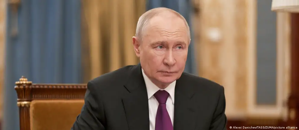 Западные военные и аналитики полагают, что сочетание патовой ситуации на фронте, экономического давления на Россию и результатов промежуточных выборов в США повышает шансы на перемирие.