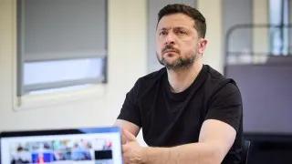 Президент Украины Владимир Зеленский считает, что ужесточение интернет-ограничений в России и блокировки мессенджеров связаны с подготовкой к новой волне мобилизации и возможному крупному наступлению.