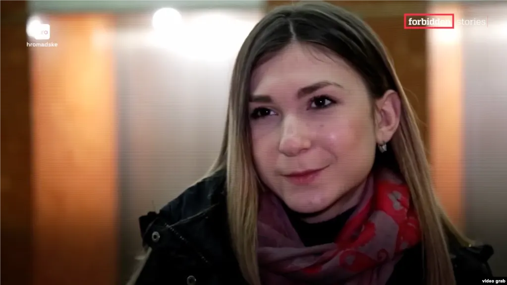 Украинская журналистка Виктория Рощина, дважды побывавшая в российском плену, умерла в СИЗО в городе Кизел Пермского края. По свидетельствам заключённых, она была истощена, подвергалась избиениям и не получила жизненно важную медицинскую помощь. Украинские власти расследуют обстоятельства её смерти и действия администрации изоляторов в Кизеле и Таганроге.