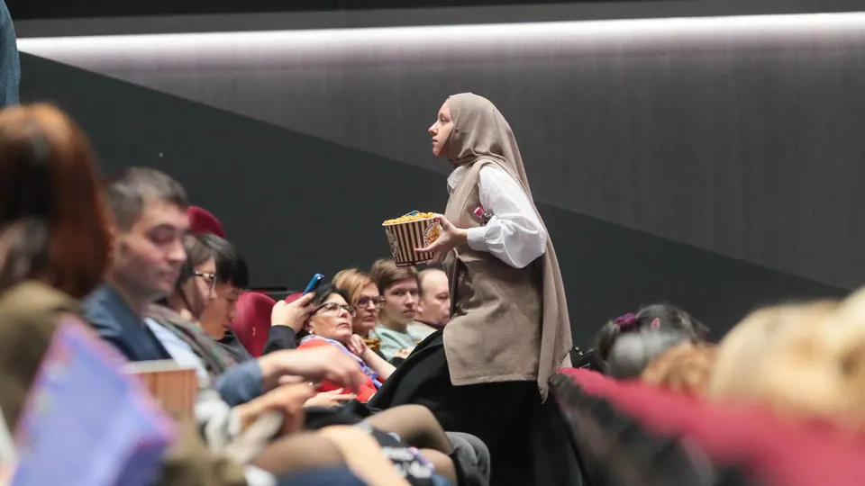 Ассоциация владельцев кинотеатров предложила с 30 апреля по 11 мая не показывать в России иностранные фильмы без прав и прокатного удостоверения, чтобы поддержать отечественные картины, в том числе военный фильм «Литвяк».