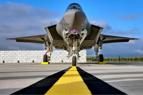 По данным SIPRI, в 2025 году мировые расходы на оборону выросли на 2,9% и превысили 2,8 триллиона долларов. Основной вклад внесли страны Европы; США сократили расходы, Россия и Индия увеличили их.