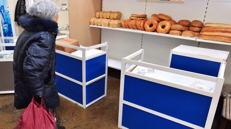 Апрельские опросы показывают рост экономического пессимизма: индекс ожиданий опустился ниже нейтрального уровня, доверие к будущим доходам падает, а сбережения всё чаще переводят в наличные.