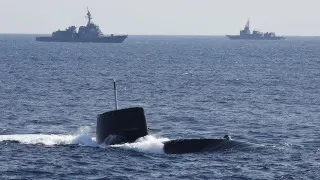 Япония кардинально смягчила послевоенные ограничения на экспорт вооружений, открыв доступ к продаже ракет, боевых кораблей, подлодок и самолетов за рубеж. Поставки в зоны боевых действий по-прежнему формально ограничены, однако в исключительных случаях под новые правила может подпасть и Украина.