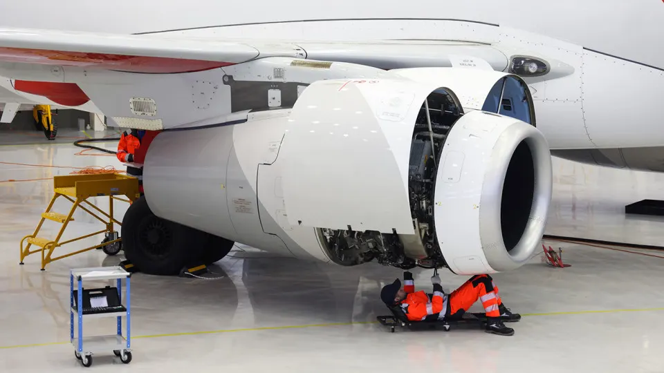 Министерство промышленности и торговли РФ ожидает получение сертификата типа для авиадвигателя ПД‑8 примерно через месяц, хотя ранее его обещали сертифицировать еще в 2023 году и затем переносили сроки на 2025–2026 годы.