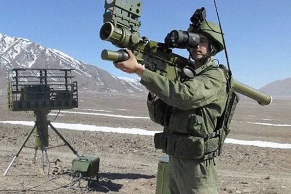 Аббас Арагчи совершит визит в Москву 27 апреля; в программе — встречи с российским руководством, в том числе с президентом РФ, и консультации по ситуации на Ближнем Востоке. Ранее западные спецслужбы указывали на возможное сотрудничество Москвы и Тегерана в сфере беспилотников.