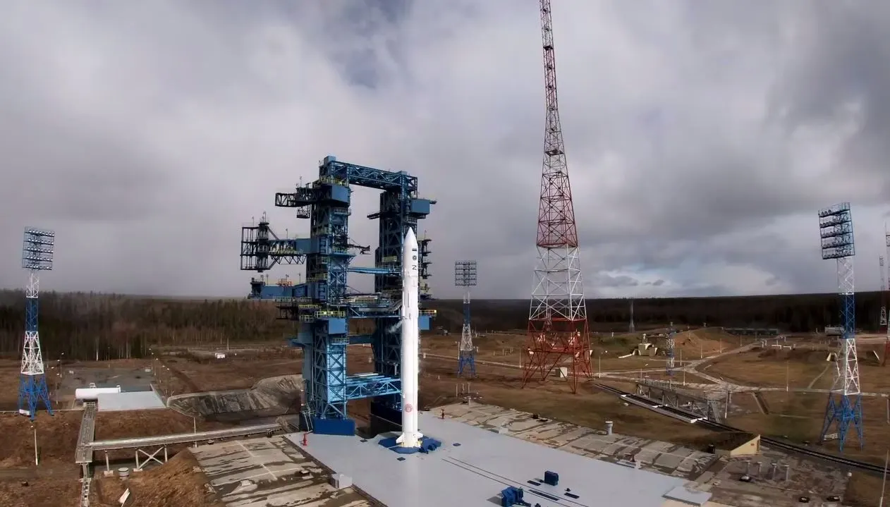 С космодрома Плесецк в Архангельской области осуществлён пуск лёгкой ракеты‑носителя «Ангара‑1.2» с военными спутниками в интересах Минобороны России; аппараты выведены на орбиту и переданы под управление Воздушно‑космическим силам.